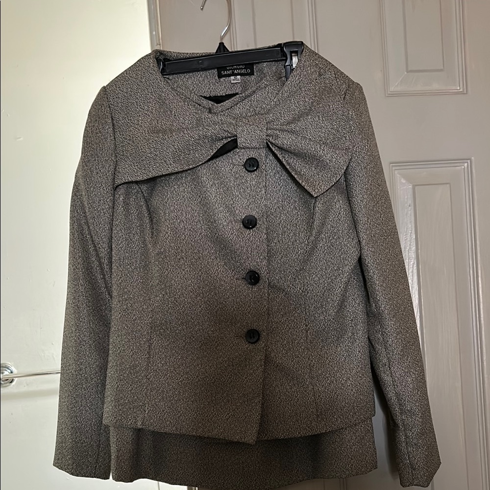 Gray Skirt Set with Tailored Fit and Structured Fabric